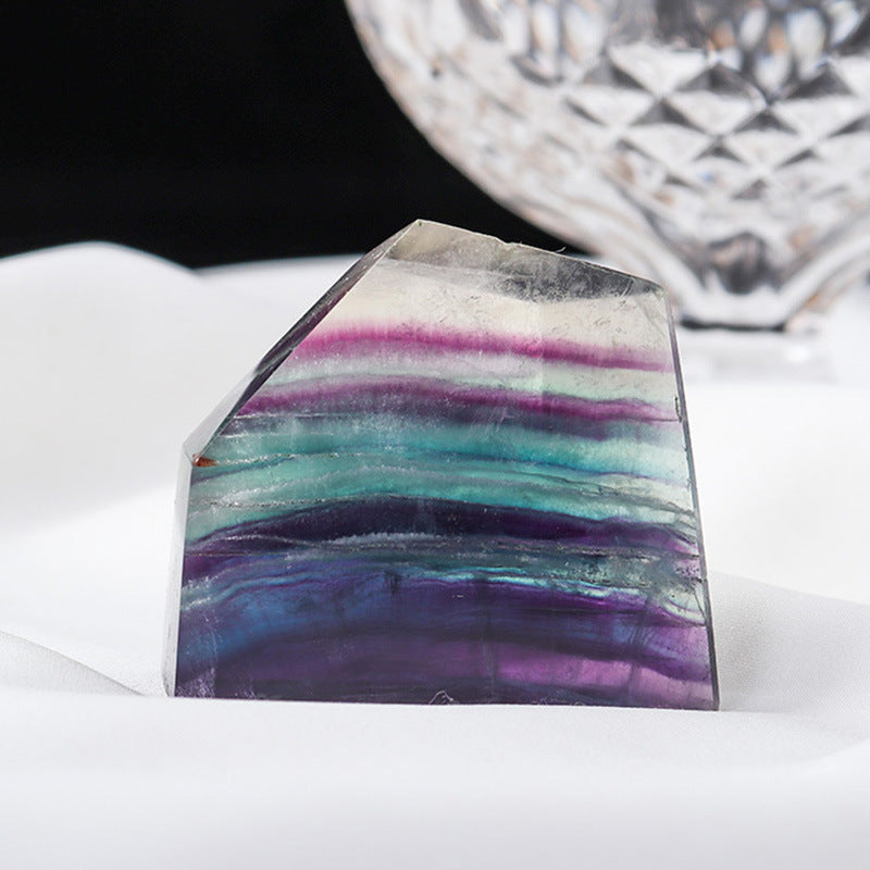 A ritual scene of placing fluorite geometry on a large crystal cluster for energy purification and charging showcases its daily energy maintenance methods.