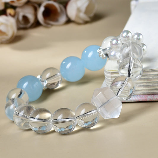 The minimalist style panoramic display highlights the high-end combination of exquisite silver jewelry and crystal