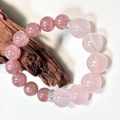 A pair of pink crystal strawberry crystal bracelets as a gift for best friends symbolize a strong yet gentle friendship. They are exquisitely packaged and presented in a scene-based way.