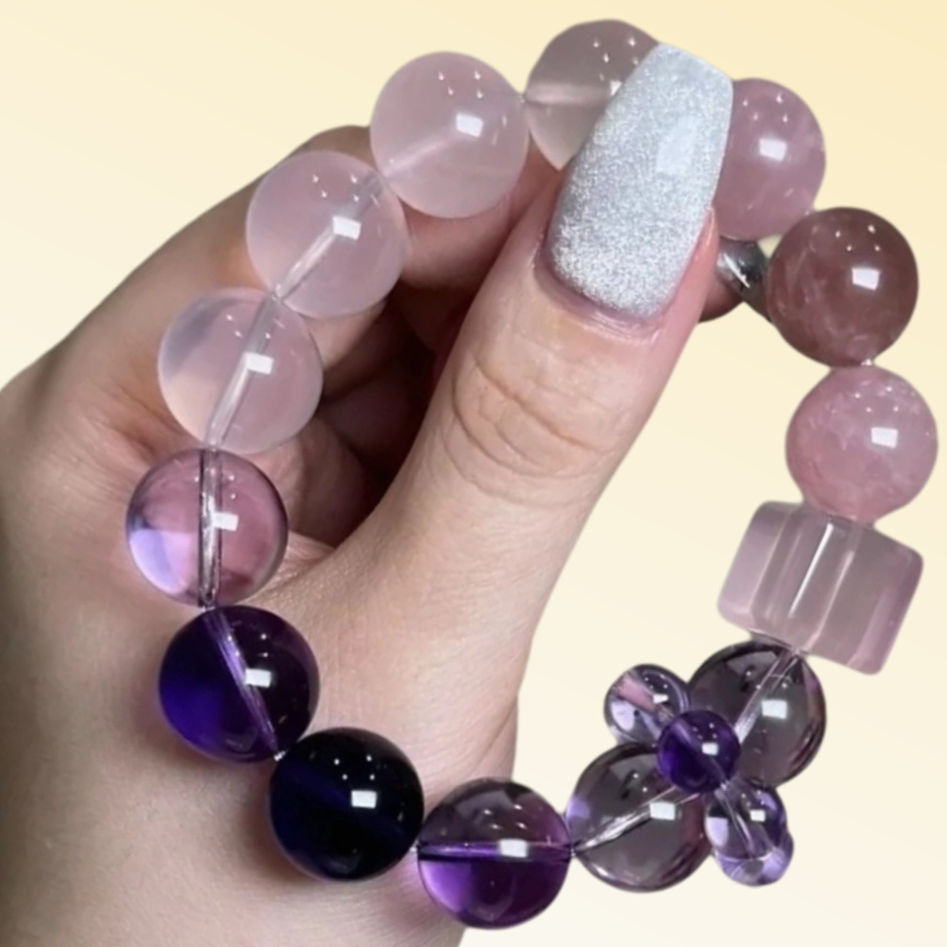 The bracelet, when paired with meditation MATS, scented candles and other items, is suitable for daily practice and energy exercises