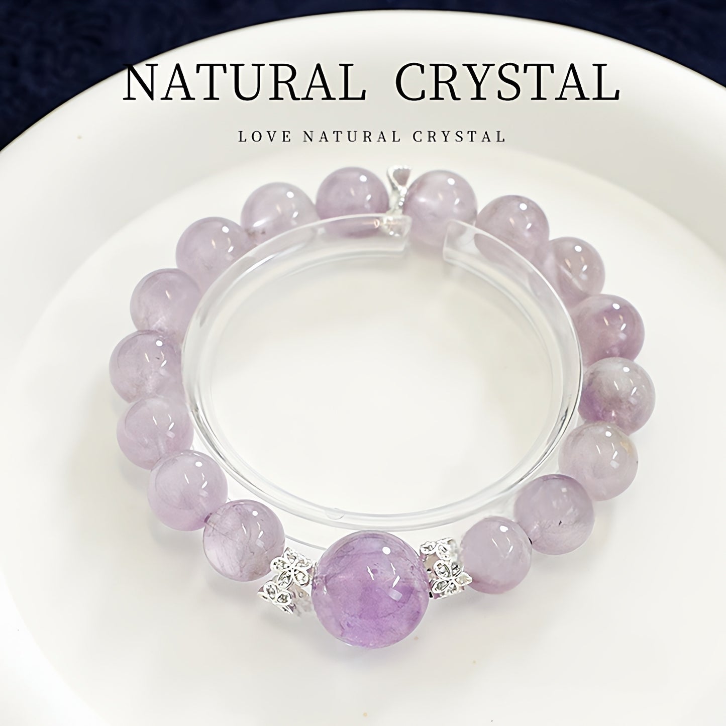 The panoramic flat layout of the bracelet showcases its physical texture and collection value