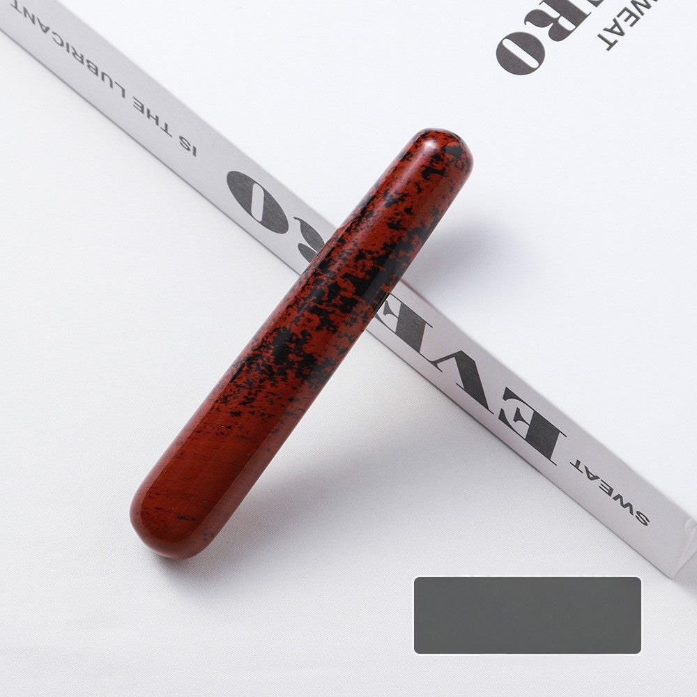 Pregnant women use massage sticks under the guidance of professionals to relieve edema