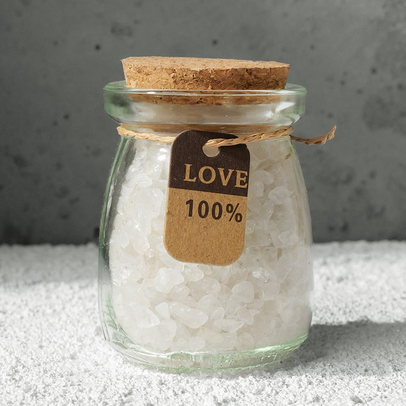 Place the crystal bottle on the windowsill. The golden rays of the setting sun penetrate the glass bottle, creating a warm play of light and shadow.