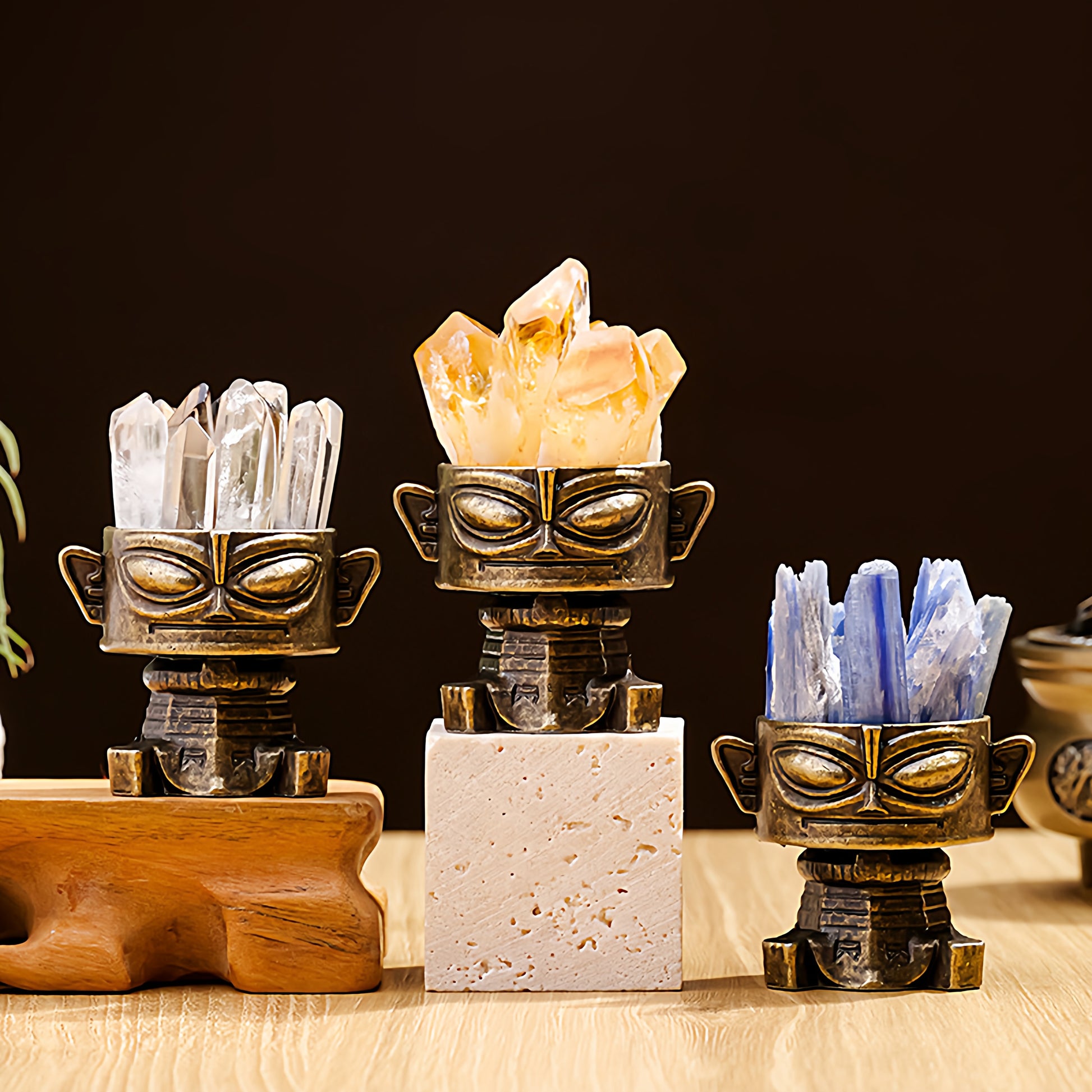 As the core decorative item in the study, the product, together with the laptop and financial books, forms a space for wealth creation.