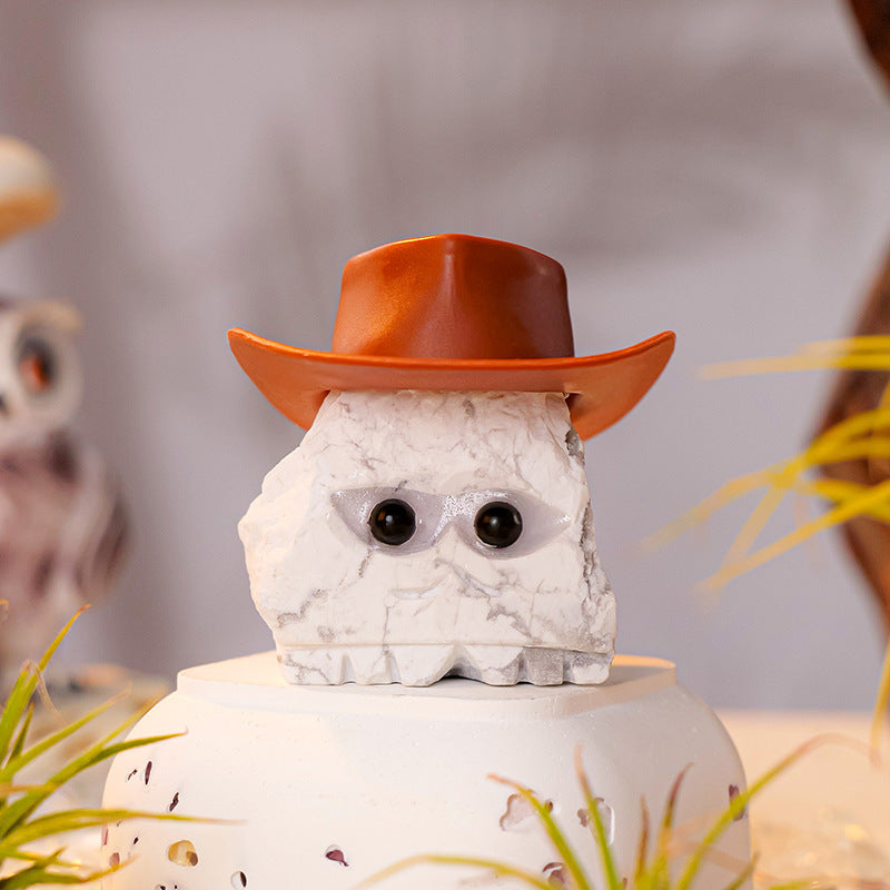 Mr. Chopin sat peacefully on the bedside table in the bedroom, accompanying the bedtime reading time.