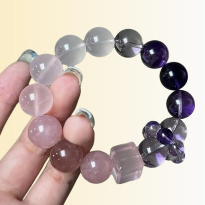 The exquisite gift box packaging of the bracelet is presented as a birthday gift, symbolizing good wishes and energy protection