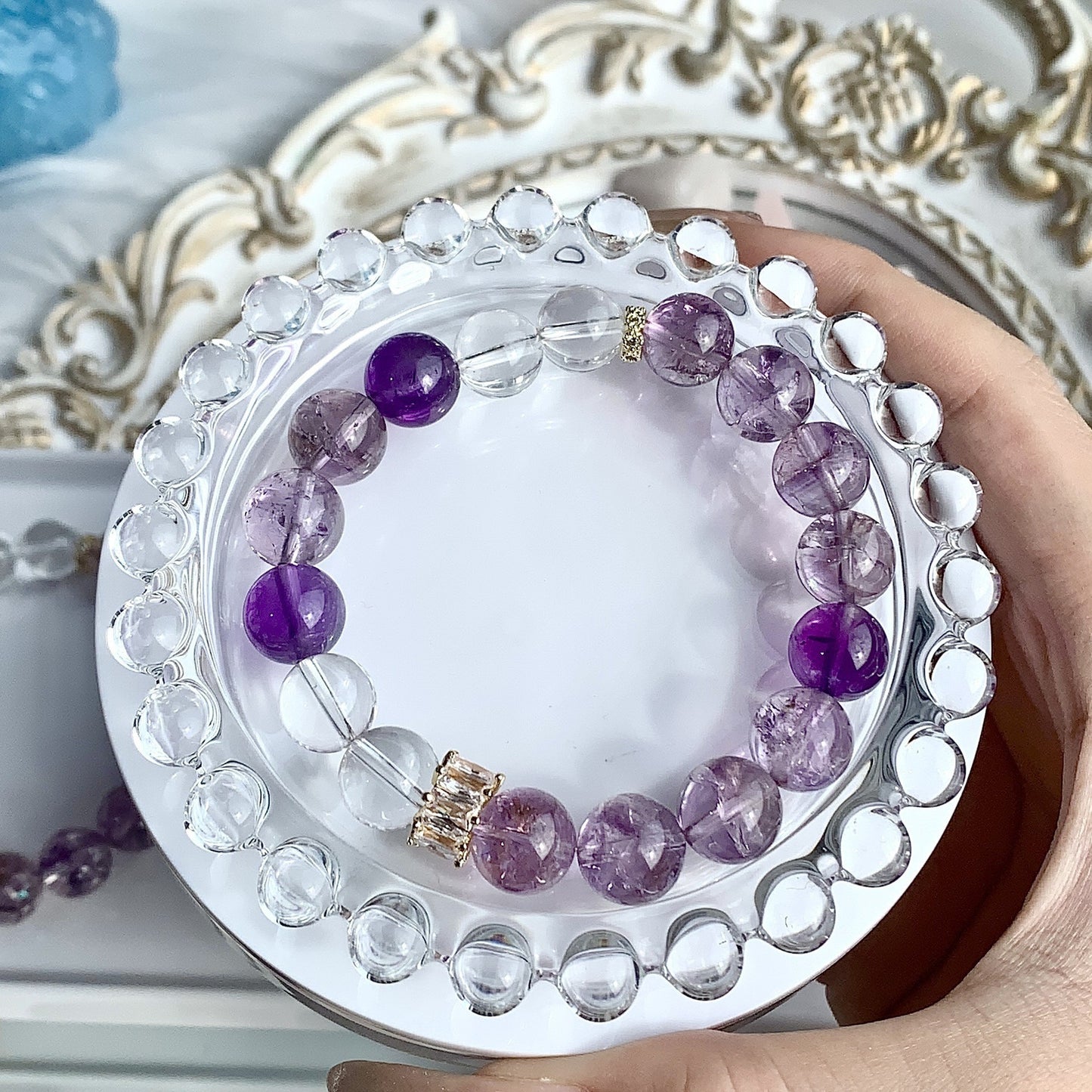 Bolivian amethyst rough stones and DIY accessory sets are on display, showcasing the deep purple color and creative possibilities