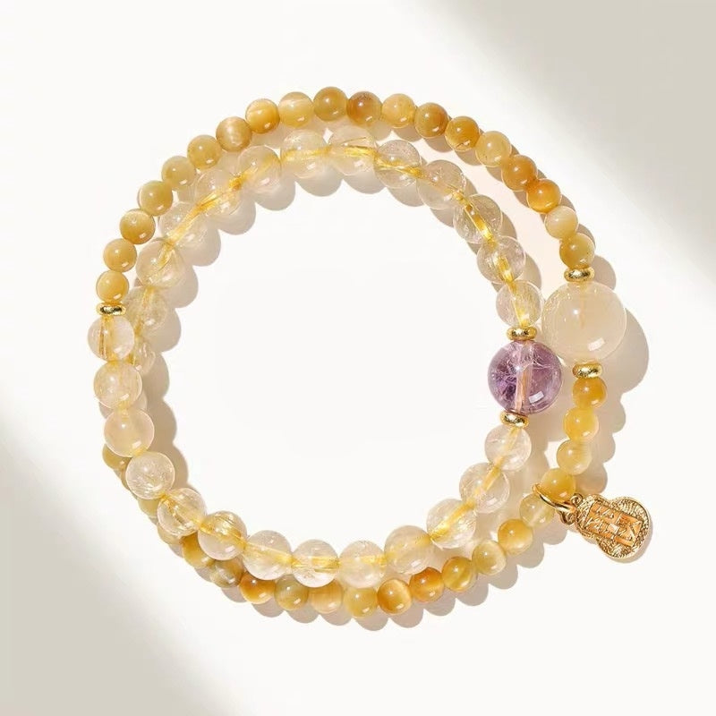 A close-up of the golden tiger's eye and cat's eye effect highlights the energy characteristics that enhance confidence and execution ability