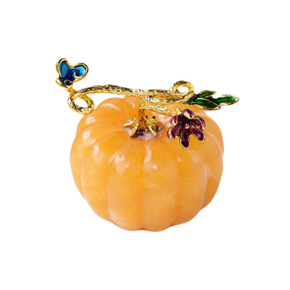 The golden frozen stone pumpkin placed on the desk or in the study serves as a symbol of inspiring personal success and attracting a prosperous career.