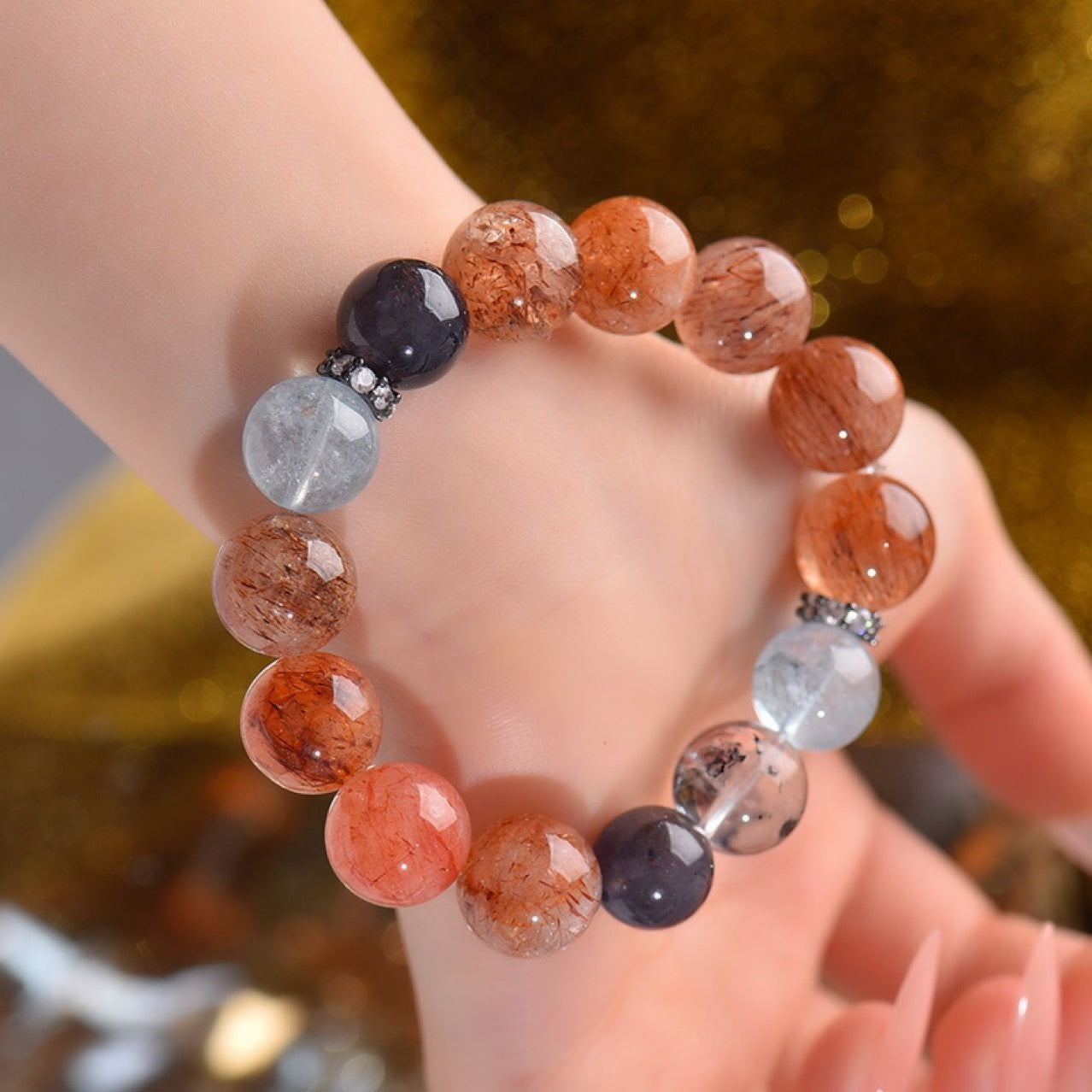 The bracelet is wound around the computer on the desk, forming an energy feng shui matrix that purifies the environmental magnetic field and enhances career fortune.