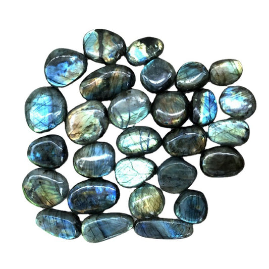 A panoramic view of the main stone of the "Dream Guardian" energy bracelet, showcasing the unique beauty of the coexistence of the blue halo of moonstone and the seven-color halo of larch.