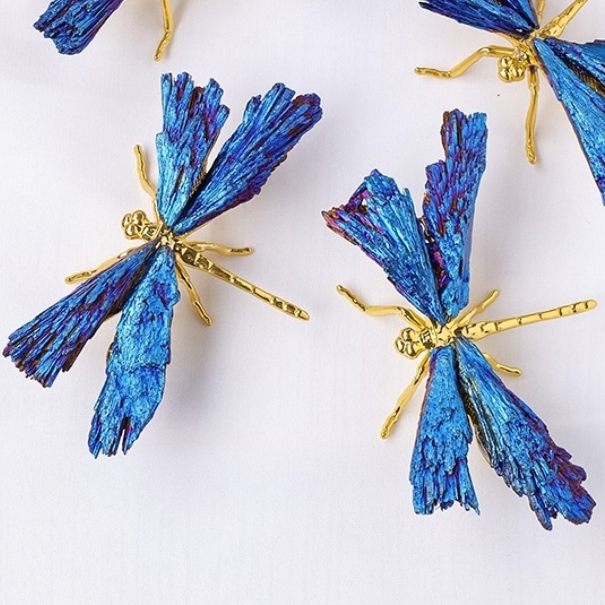 Placed on the bedside table in the bedroom, it creates a serene atmosphere together with the essential oil diffuser