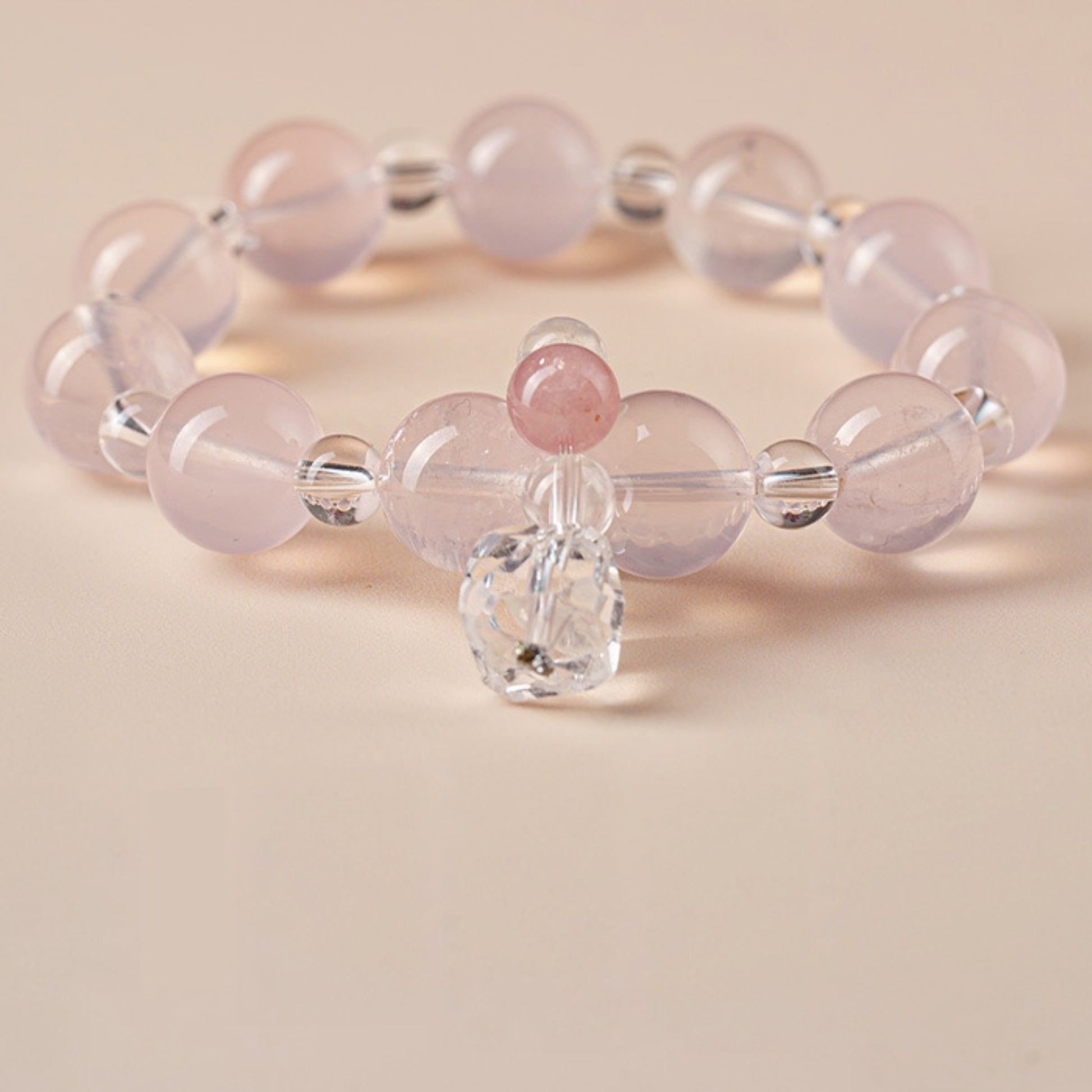 The two-colored crystals are alternately arranged, symbolizing the perfect balance between emotion and reason