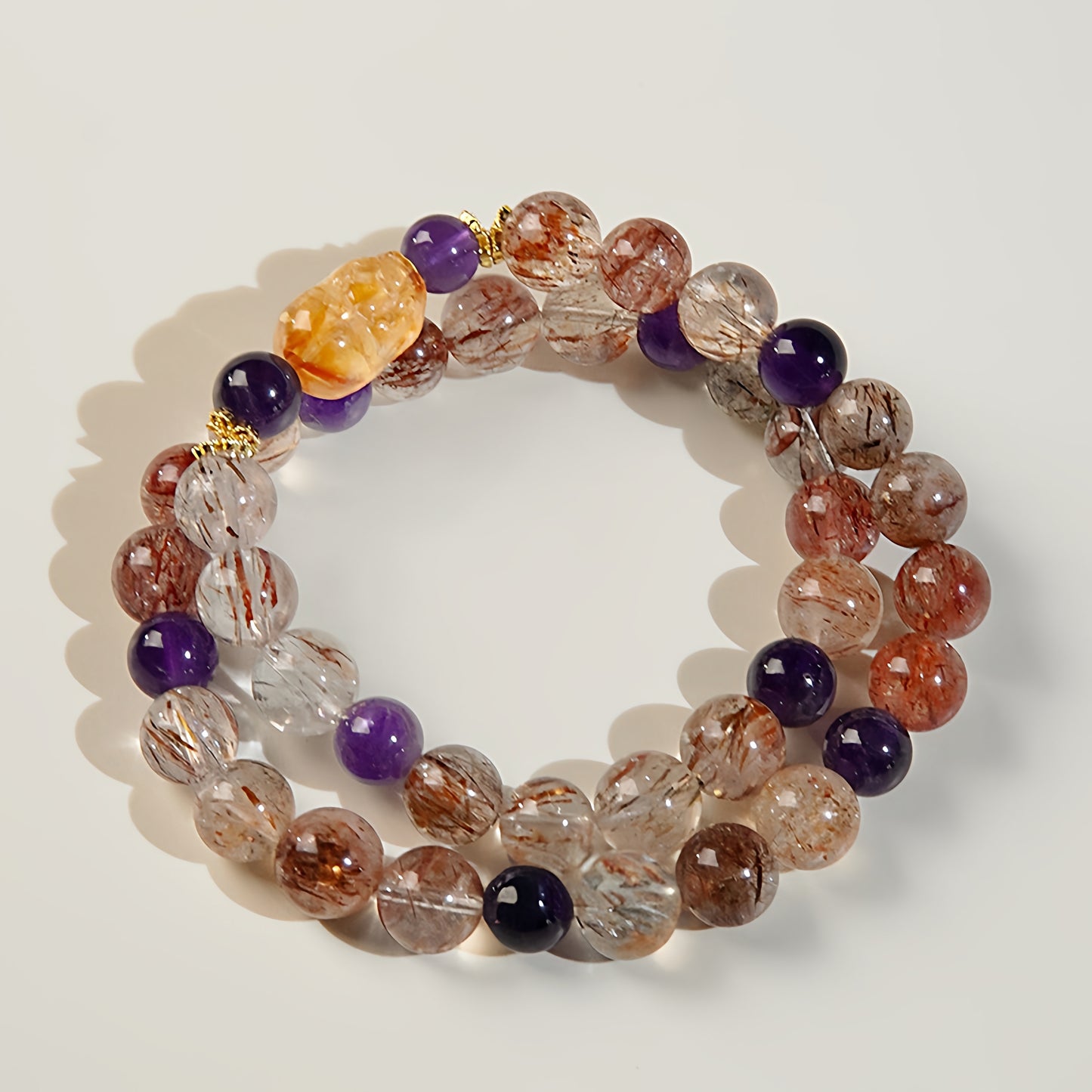 The double-layered display of yellow tower crystal, black gold Super Seven and amethyst showcases energy layers and fashionable combinations