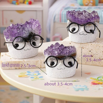 The hedgehog in the same frame as the to-do list and the plan book symbolizes the intelligent management of time.