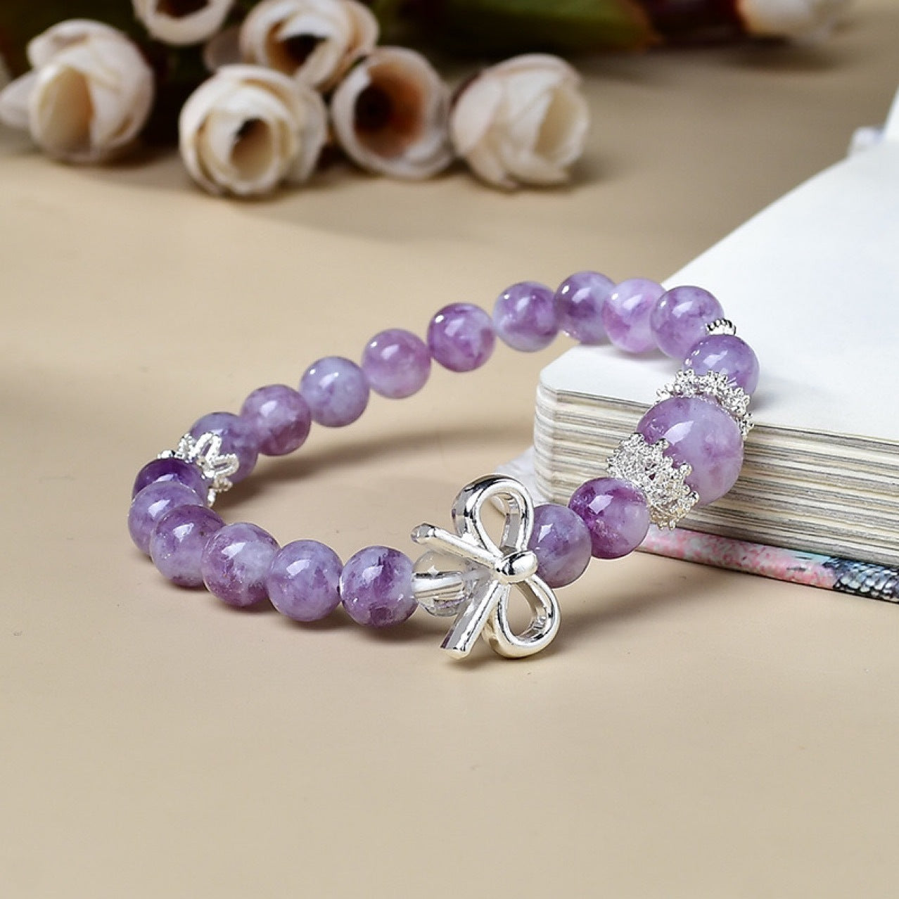 Workplace wearing effect pictures, showcasing the dual effects of intellectual elegance and energy protection