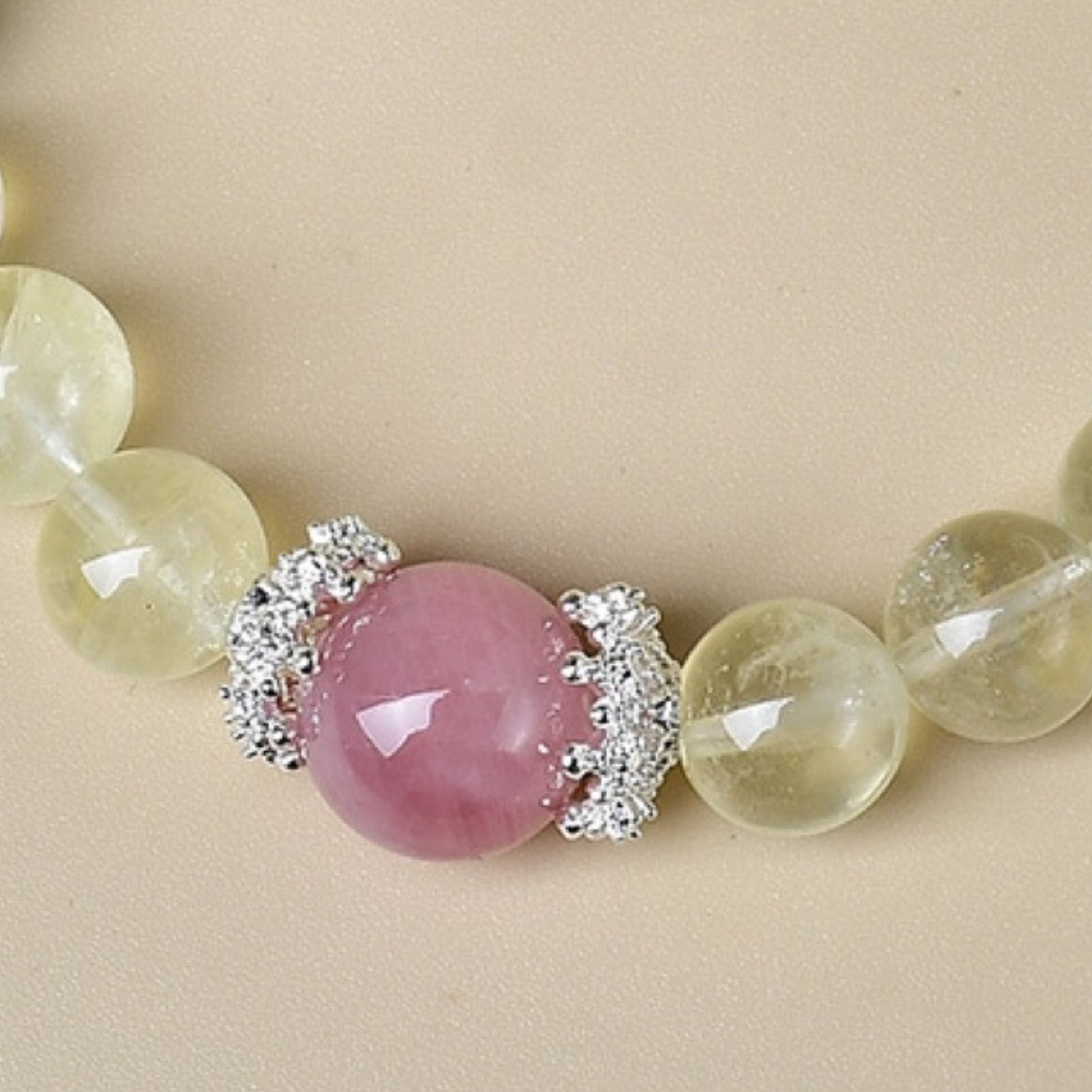 In daily wearing scenarios, the three colors of energy jointly maintain emotional stability and mental peace