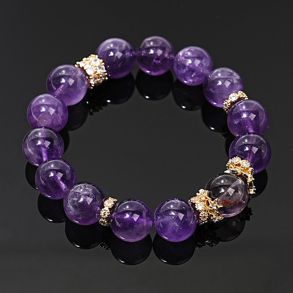 The alternating display of two-color amethysts symbolizes emotional balance and spiritual healing
