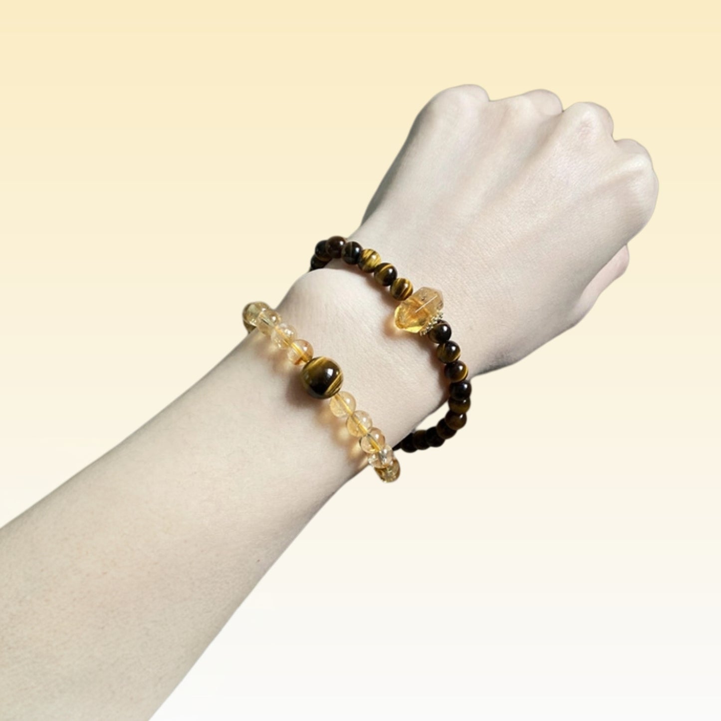 The combination of the golden mountain bathed in sunlight and koi carp elements is displayed, symbolizing the breakthrough of difficulties and the arrival of light. 