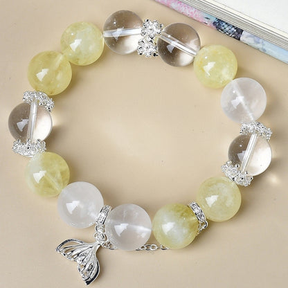 Office scene wearing effect, exquisite accessories suitable for working women