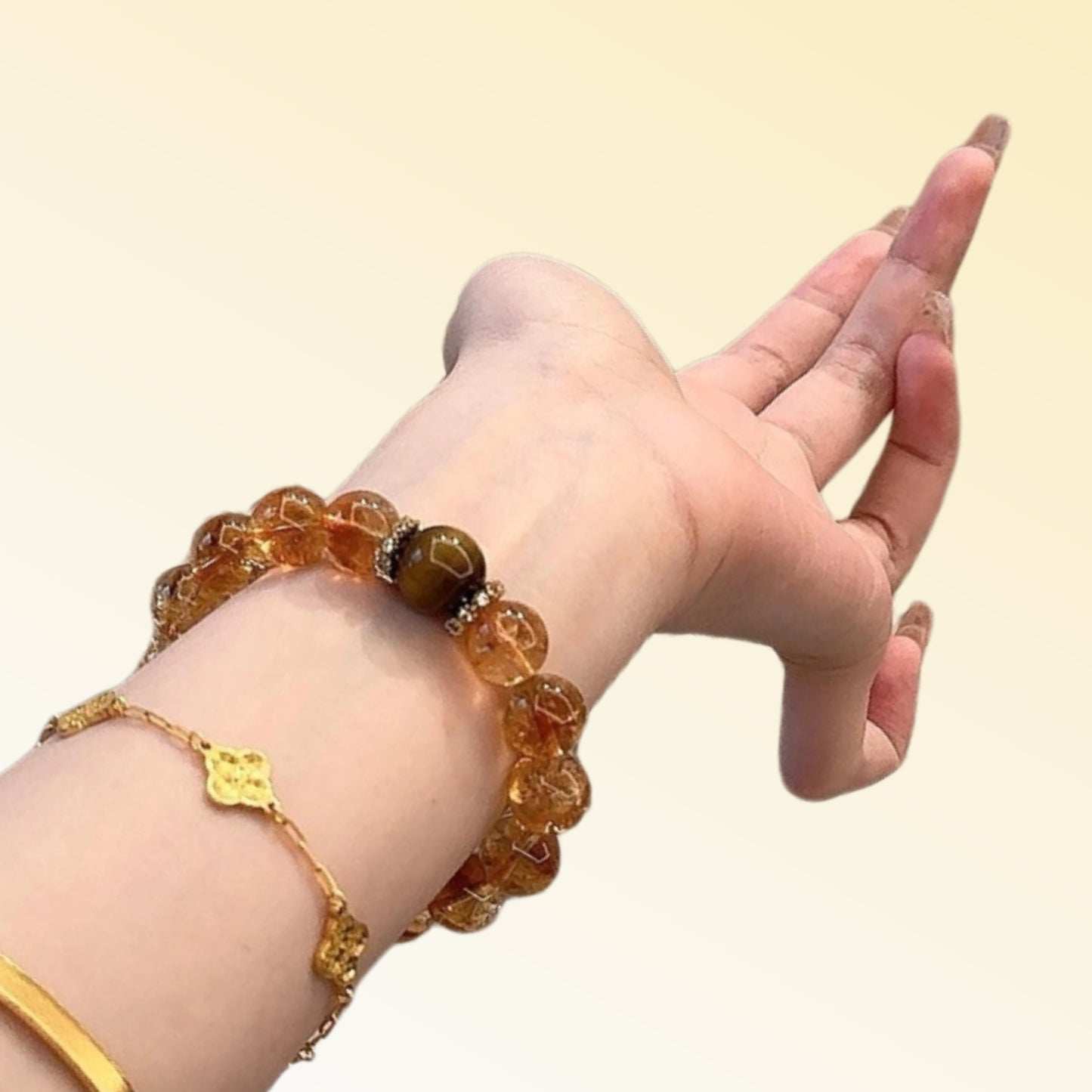 The scene of giving gifts during festivals symbolizes the beginning of good luck in a brand New Year