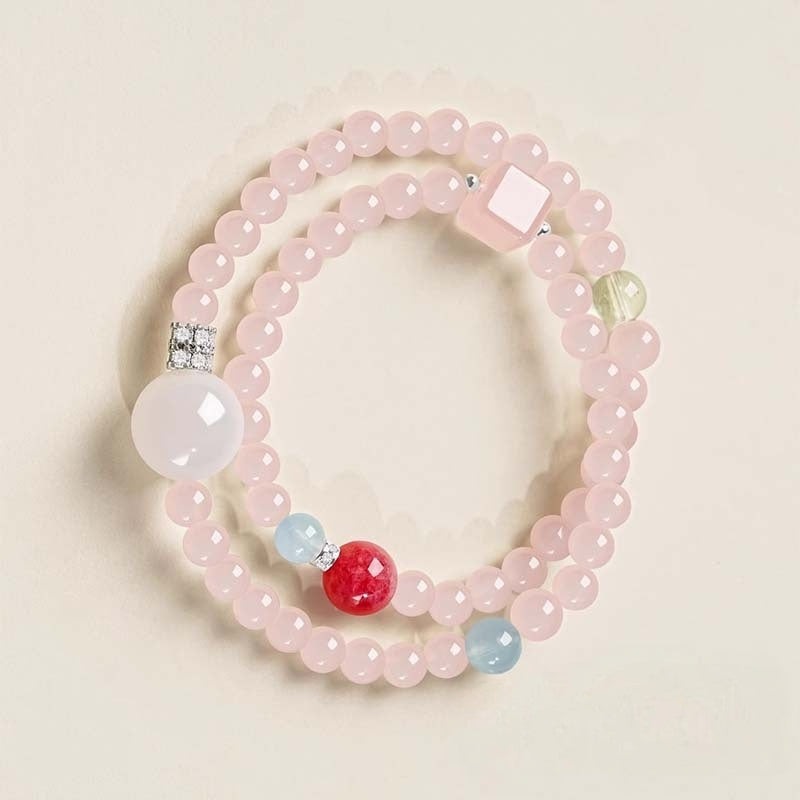 The exquisite gift box packaging is displayed, making it the perfect choice for a birthday present for your best friend