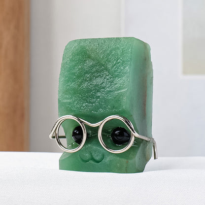 The theme of the four seasons, like a hedgehog in autumn with a few maple leaves placed beside it, is full of poetic charm.