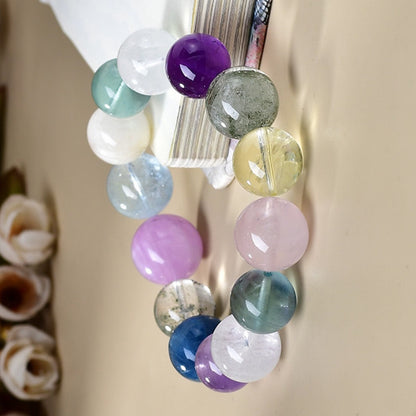 This multi-treasure bracelet is specially designed for Gemini. Aquamarine enhances communication skills, and it is paired with green Ghost and yellow tower crystal to comprehensively protect your fortune.