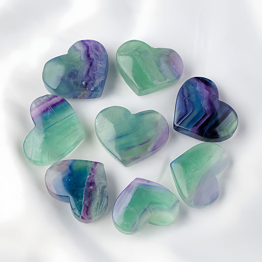 The "Heart Connection" color quartz heart carving 45-degree Angle main visual perfectly showcases the heart shape and the natural transparent texture of the crystal.