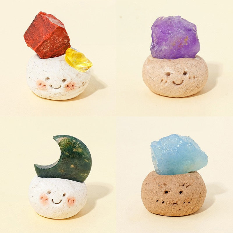 A healing scene of crystal refracting soft light under natural light