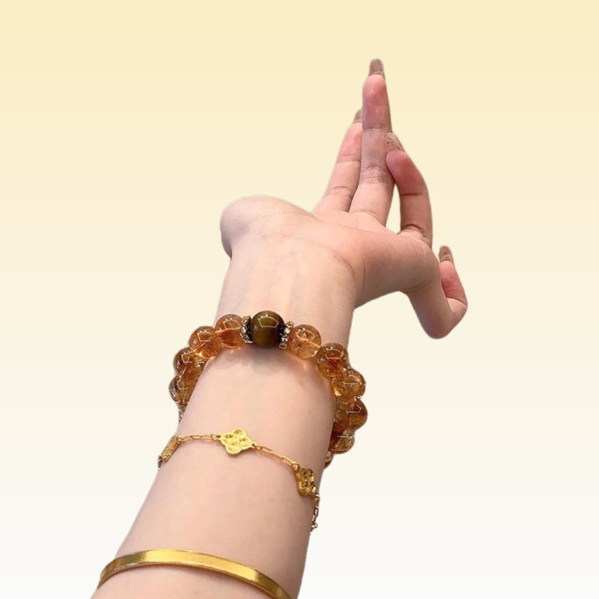 The ingenious combination of four-color crystals showcases energy harmony and visual beauty