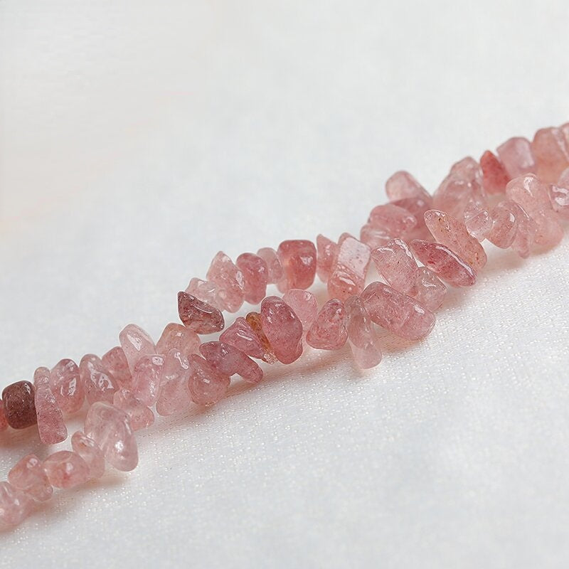 Obsidian porous crushed stone is used to make protective energy bracelets and pendant ornaments.