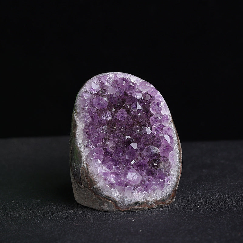 Amethyst clusters are placed beside office computers, serving as energy guardians to neutralize electronic smog while enhancing concentration and decision-making wisdom.