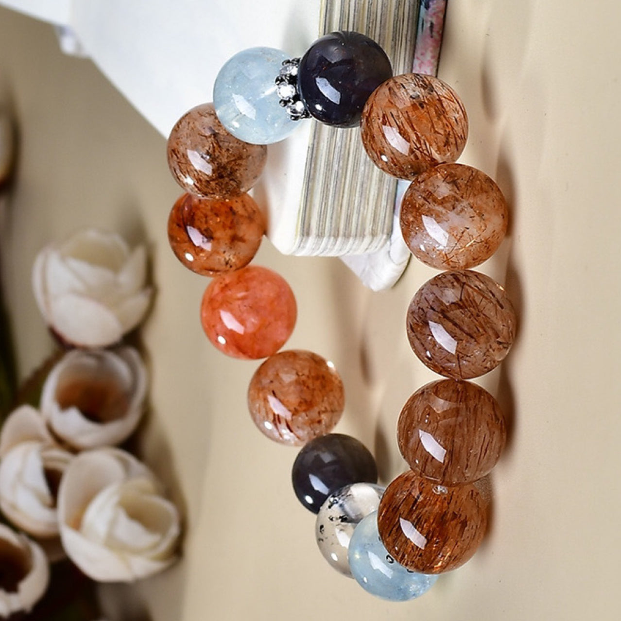 Showcase original design bracelets from multiple perspectives, highlighting their best-selling characteristics and powerful comprehensive energy field.
