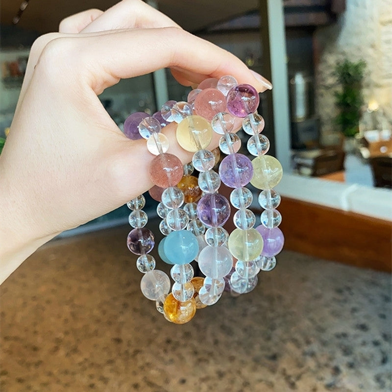 Placing the bracelet beside the computer as a light luxury feng shui ornament symbolizes activating the career line and financial fortune, and optimizing the energy of the desk.