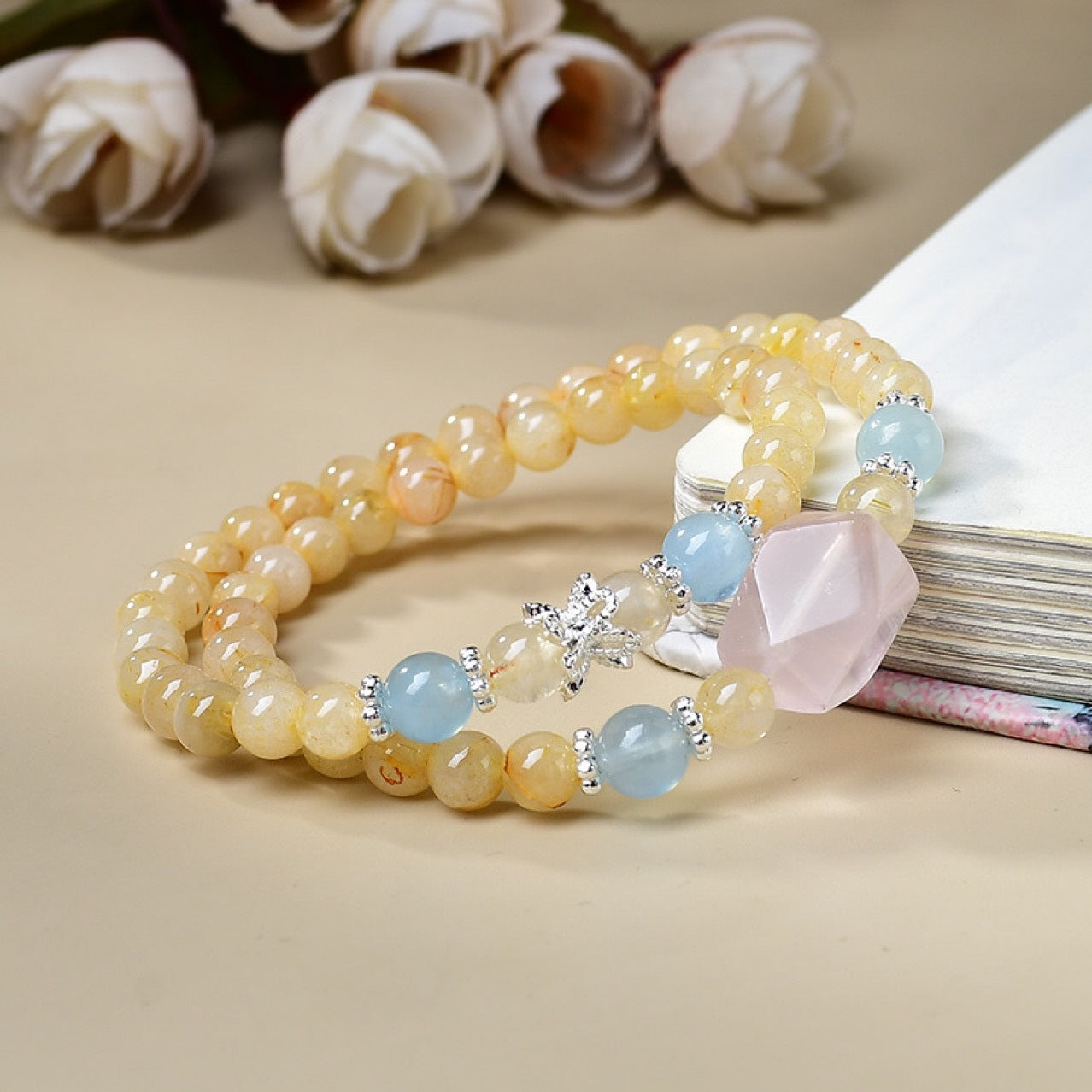 The panoramic display of the shape design highlights the natural beauty and unique design concept