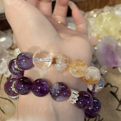 A natural amethyst bracelet specially designed for Pisces, paired with silver jewelry, highlights its zodiac lucky stone effect and soothing energy characteristics.