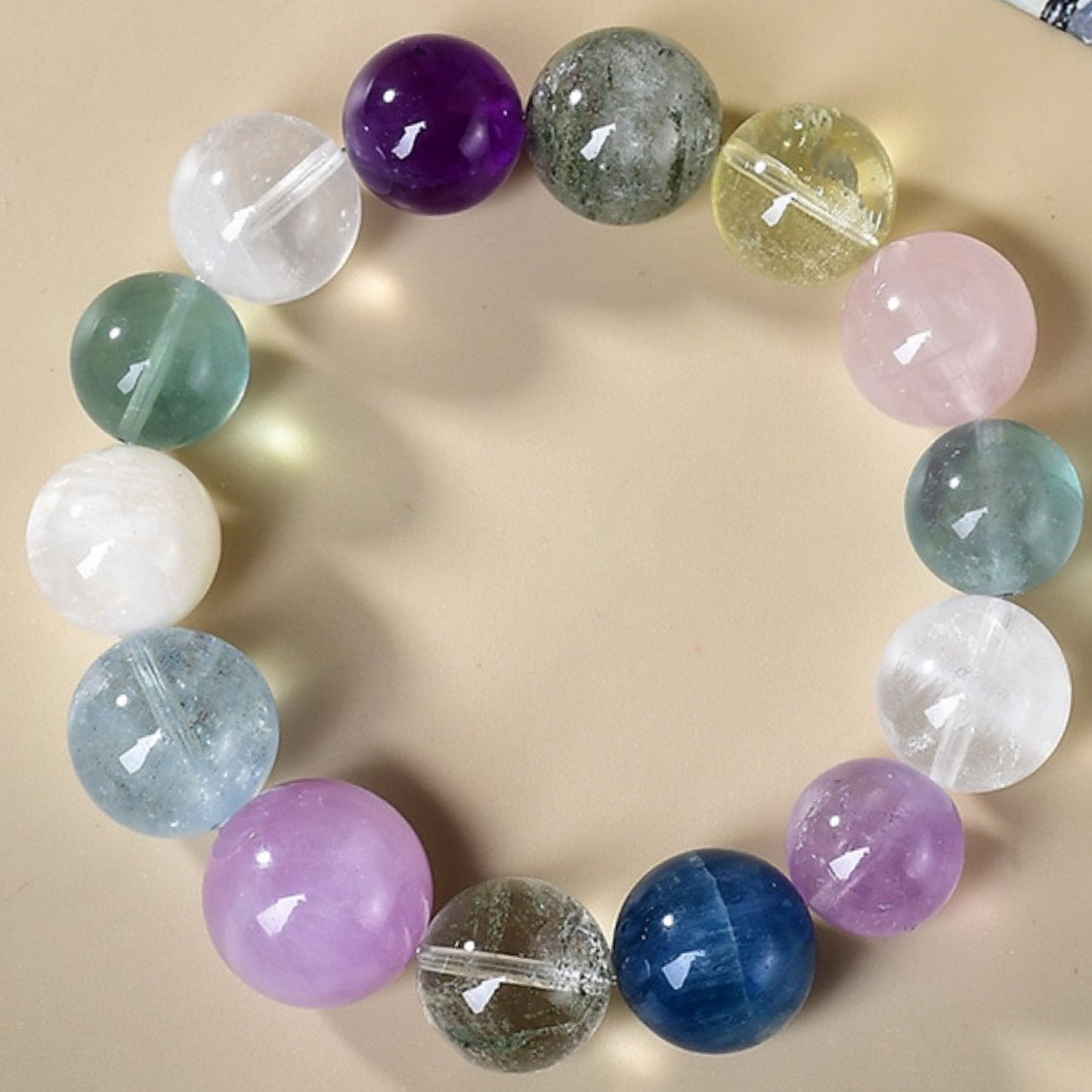 The multi-treasure bracelet, as a mobile feng shui item, is placed beside the computer or at the wealth position, symbolizing carrying good luck with you all the time and optimizing the environmental energy