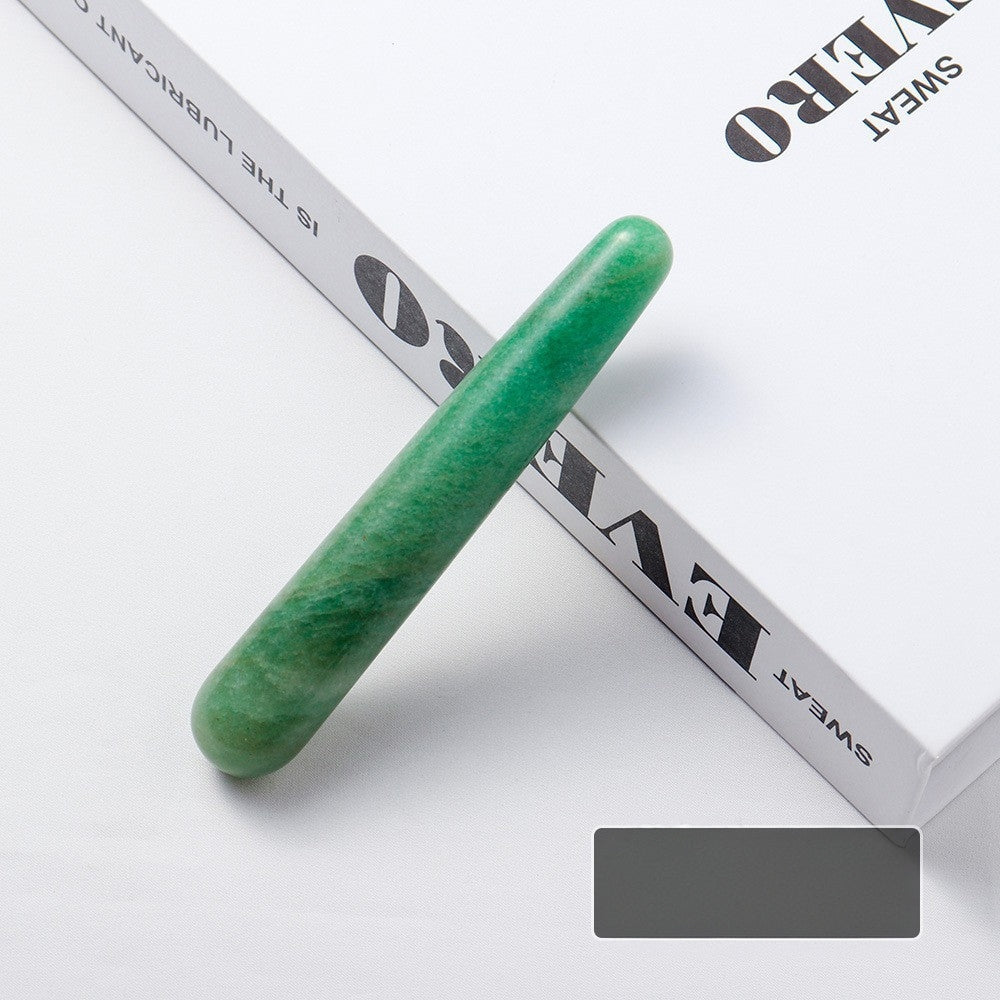 The scene where professional beauticians use powder crystal massage sticks during the care process