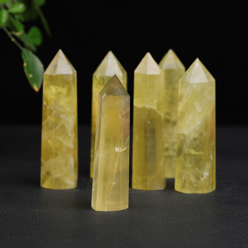 The effect display of natural yellow crystal columns placed on modern office desks