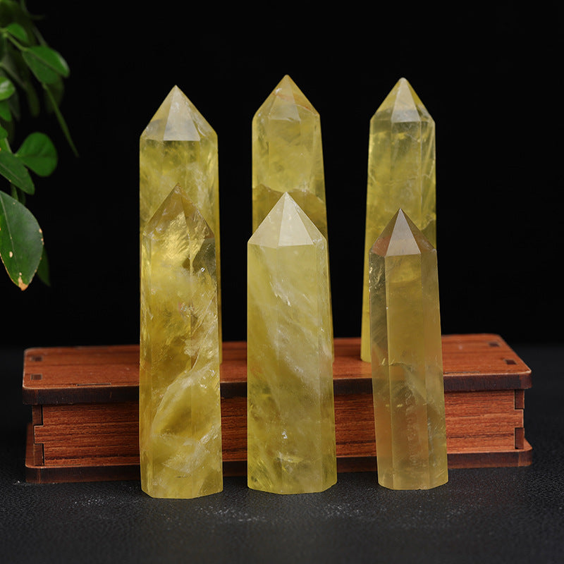 Reference comparison pictures of yellow crystal columns of different sizes