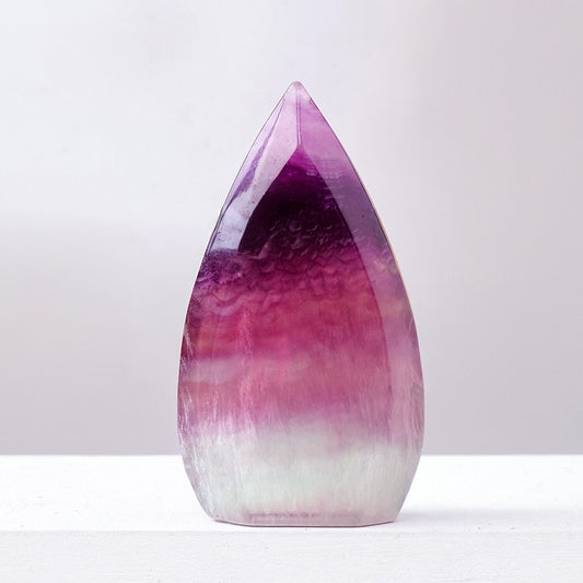 The ornaments are placed in the meditation space, forming an energy purification array together with Tibetan singing bowls and feathers