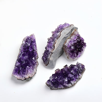 Amethyst clusters, as space energy purification base stations, are placed in practical application scenarios such as the entrance of homes or the core wind and water level of living rooms.