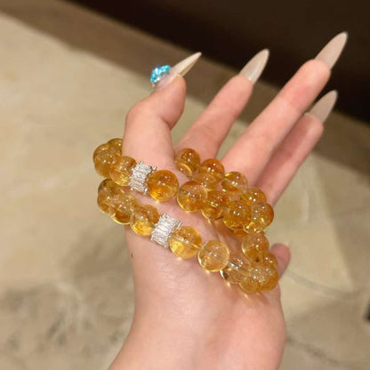 The gold bracelet mainly composed of yellow tiger's eye stone showcases its dual benefits of bringing sunny energy and providing mental protection