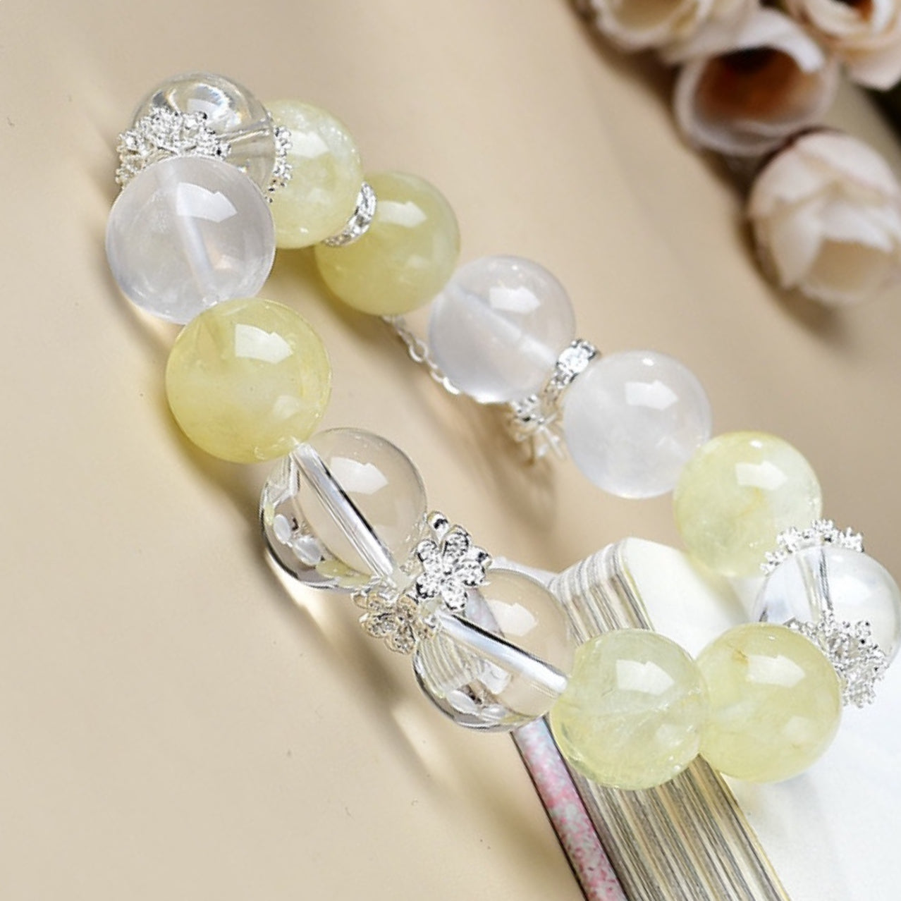 Photographed in conjunction with office supplies, it symbolizes the dual harvest of career and wealth