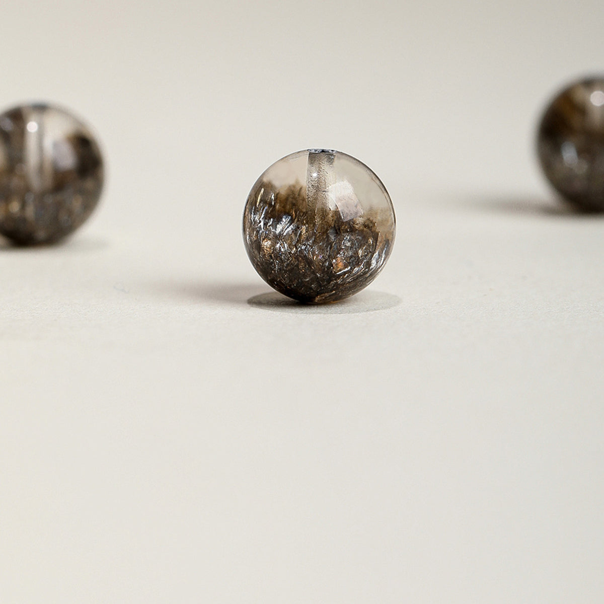 The wearing effect in business Settings showcases its practical value in enhancing decision-making ability and financial fortune