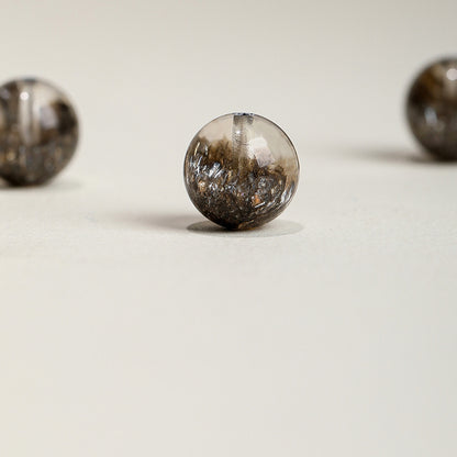 The wearing effect in business Settings showcases its practical value in enhancing decision-making ability and financial fortune