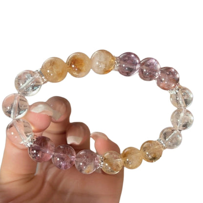 Display a bracelet featuring amethyst (crown chakra), white crystal (crown Chakra), and yellow tower crystal (Sun Chakra) corresponding to the chakras, balancing the energy of the entire body.