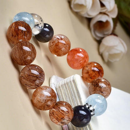 The scene picture of the bracelet beside the travel bag symbolizes the energy protection during travel and the function of avoiding water and soil incompatibility.