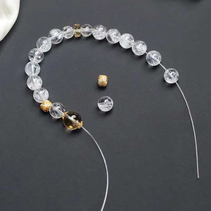 The three-color energy bracelets of white crystal, white Asai and yellow crystal are laid out horizontally, presenting a distinct combination of energy layers
